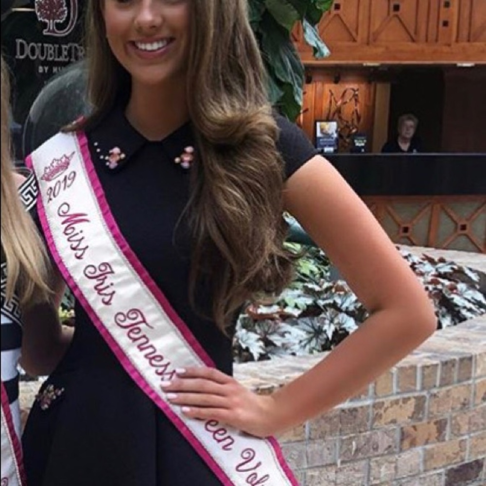 Mac Duggal black dress size 6 pageant interview